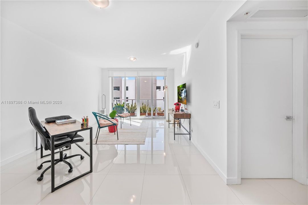 На продажу: $345,000 (1 спален, 2 ванн, 989 Квадратных фут)