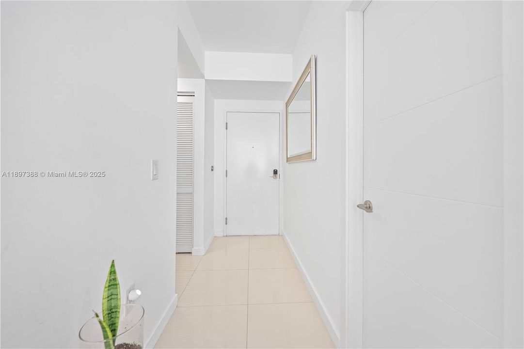 На продажу: $345,000 (1 спален, 2 ванн, 989 Квадратных фут)