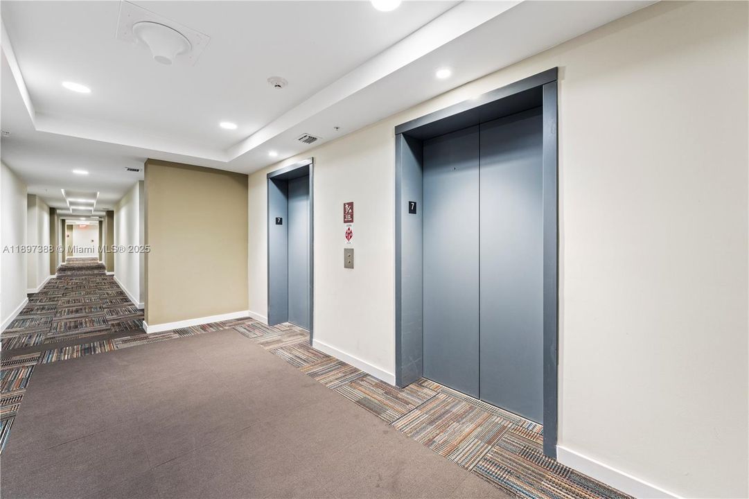 На продажу: $345,000 (1 спален, 2 ванн, 989 Квадратных фут)