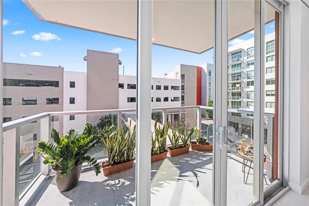 На продажу: $345,000 (1 спален, 2 ванн, 989 Квадратных фут)