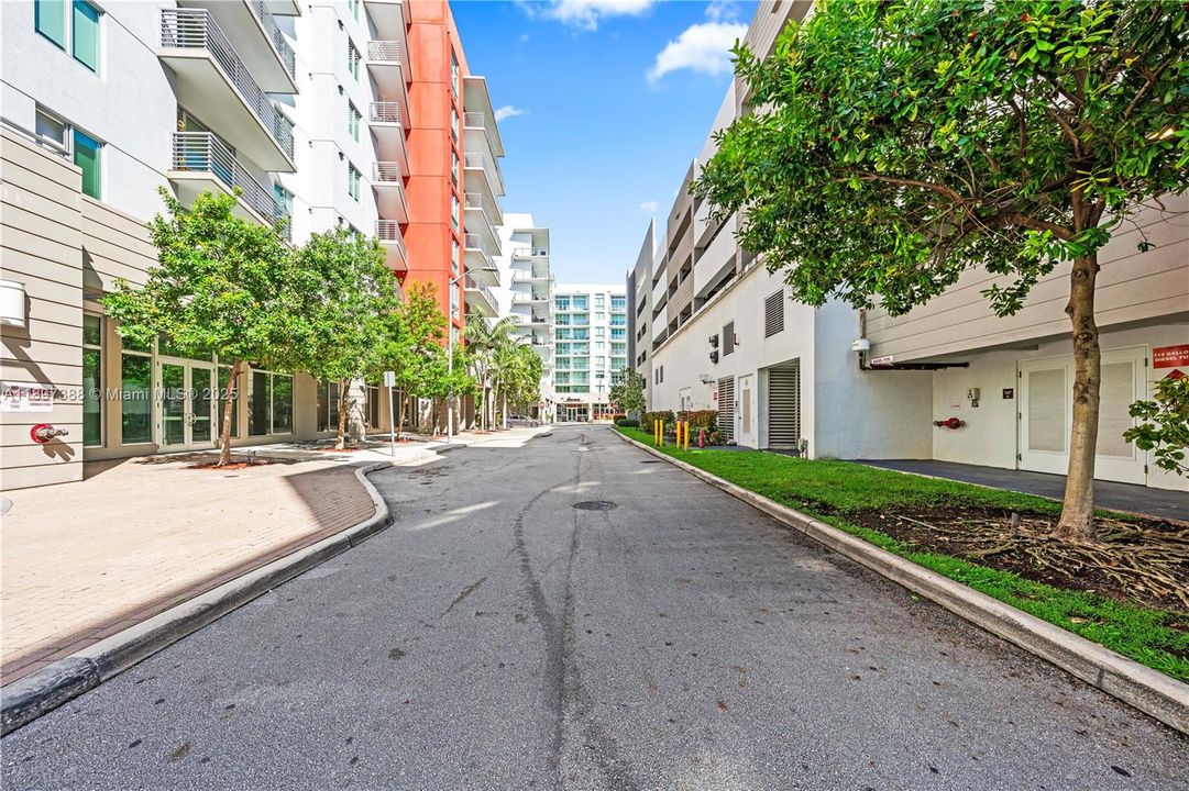 На продажу: $345,000 (1 спален, 2 ванн, 989 Квадратных фут)