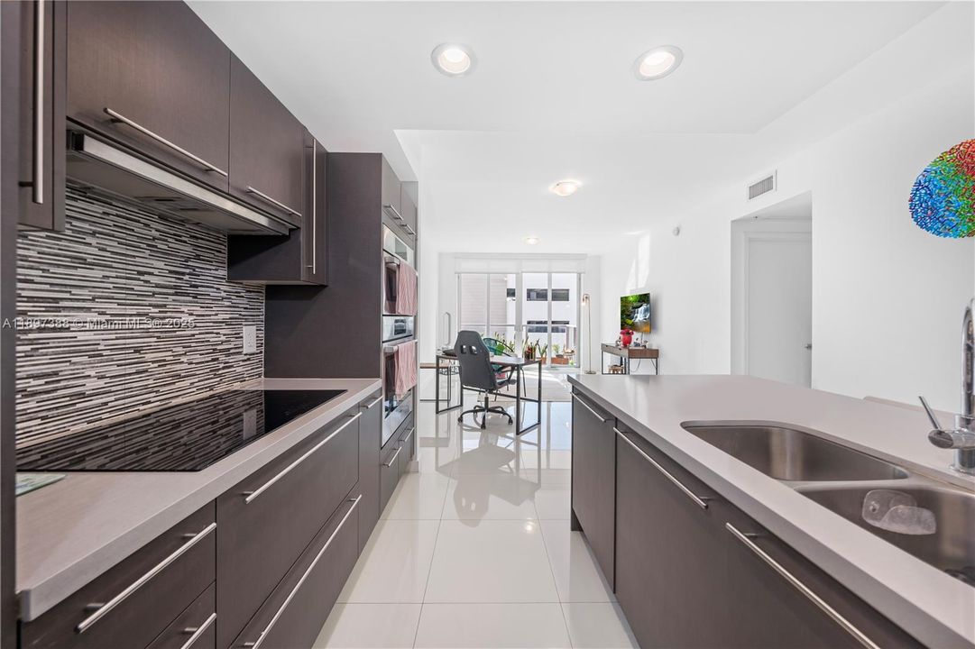 На продажу: $345,000 (1 спален, 2 ванн, 989 Квадратных фут)