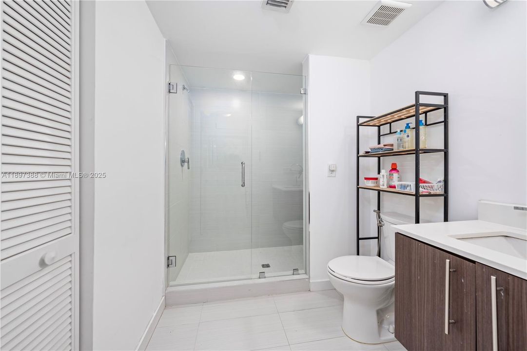 На продажу: $345,000 (1 спален, 2 ванн, 989 Квадратных фут)