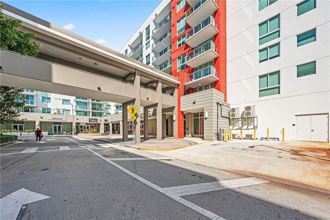 На продажу: $345,000 (1 спален, 2 ванн, 989 Квадратных фут)