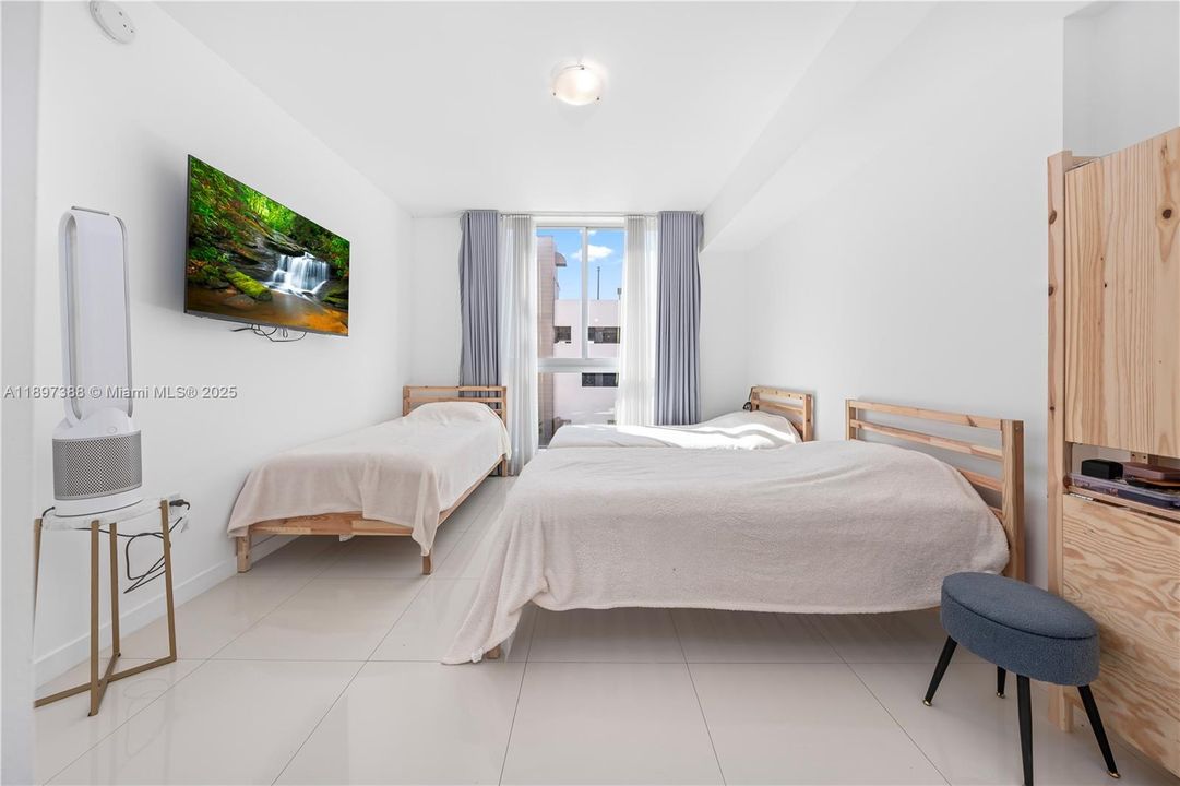 На продажу: $345,000 (1 спален, 2 ванн, 989 Квадратных фут)