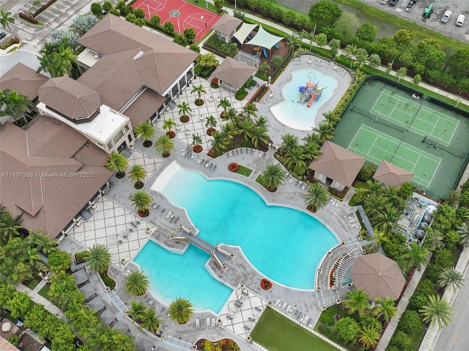 На продажу: $345,000 (1 спален, 2 ванн, 989 Квадратных фут)