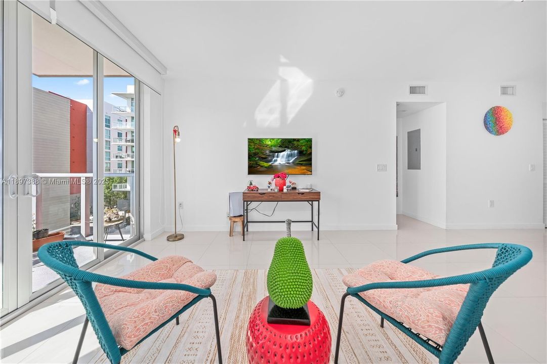 На продажу: $345,000 (1 спален, 2 ванн, 989 Квадратных фут)