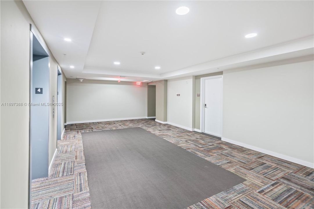 На продажу: $345,000 (1 спален, 2 ванн, 989 Квадратных фут)