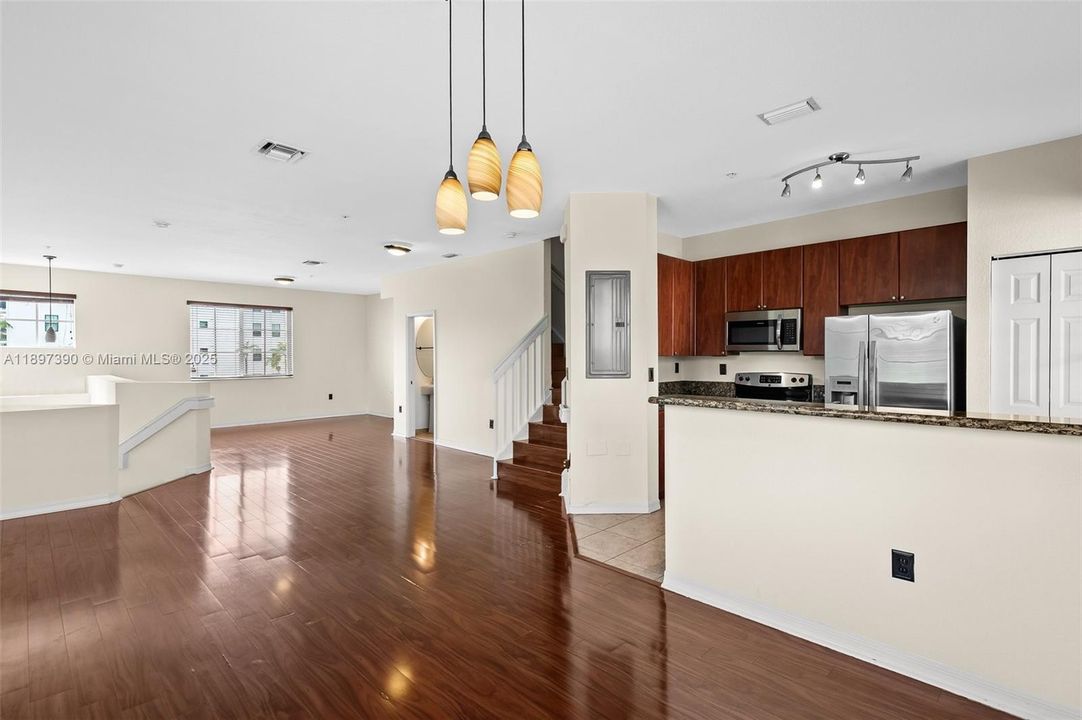 For Sale: $399,999 (3 beds, 2 baths, 1481 Square Feet)