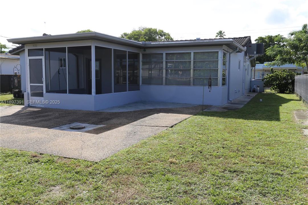 For Sale: $599,000 (3 beds, 2 baths, 1694 Square Feet)