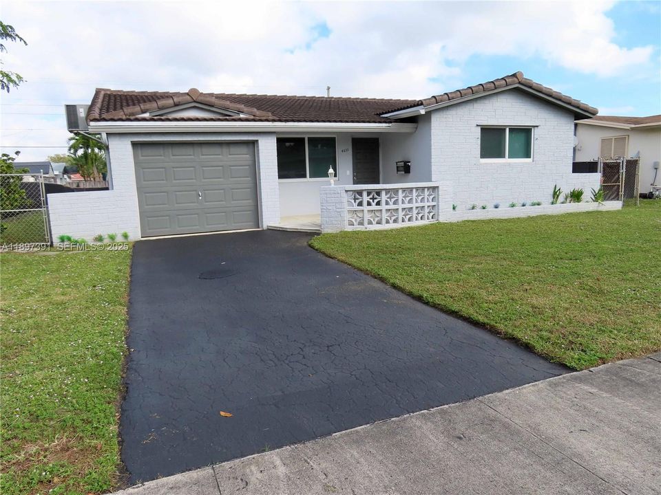 For Sale: $599,000 (3 beds, 2 baths, 1694 Square Feet)