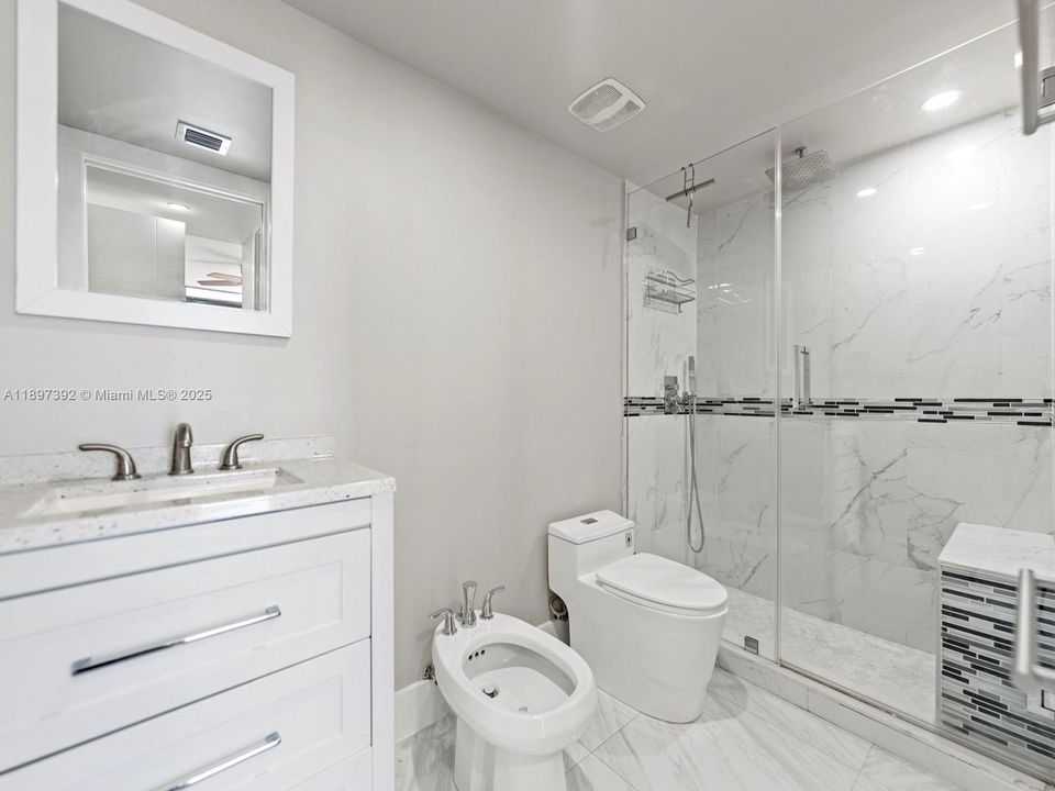 For Sale: $475,000 (2 beds, 2 baths, 960 Square Feet)