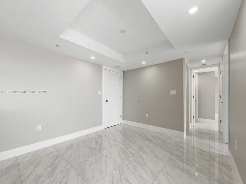 For Sale: $475,000 (2 beds, 2 baths, 960 Square Feet)