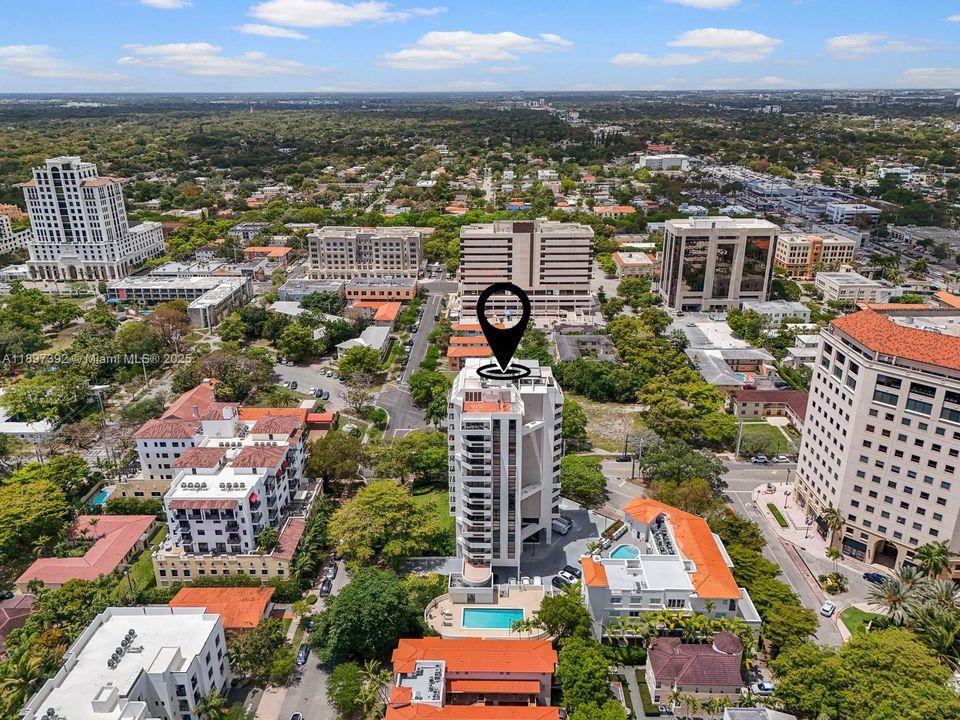 For Sale: $475,000 (2 beds, 2 baths, 960 Square Feet)