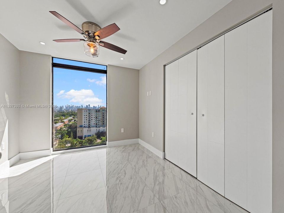 For Sale: $475,000 (2 beds, 2 baths, 960 Square Feet)