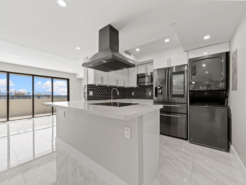 For Sale: $475,000 (2 beds, 2 baths, 960 Square Feet)