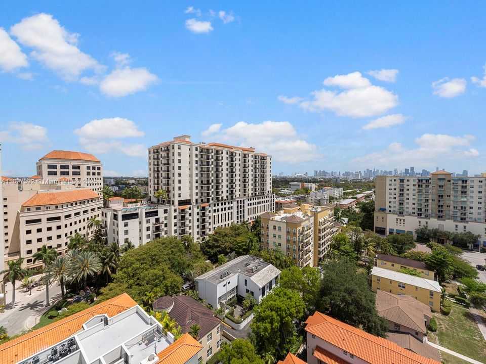 For Sale: $475,000 (2 beds, 2 baths, 960 Square Feet)