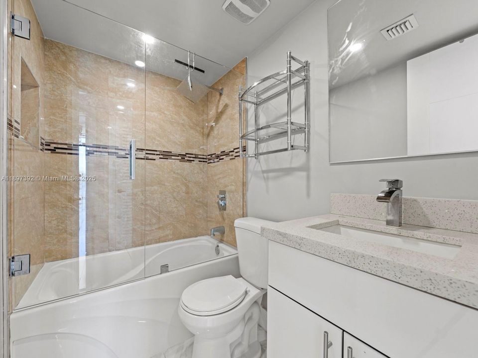 For Sale: $475,000 (2 beds, 2 baths, 960 Square Feet)