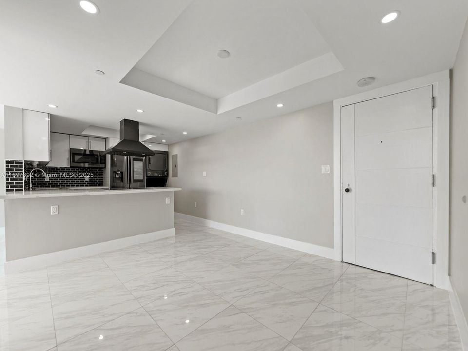 For Sale: $475,000 (2 beds, 2 baths, 960 Square Feet)