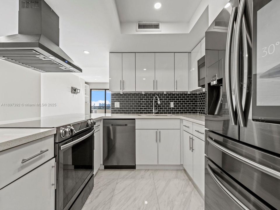 For Sale: $475,000 (2 beds, 2 baths, 960 Square Feet)