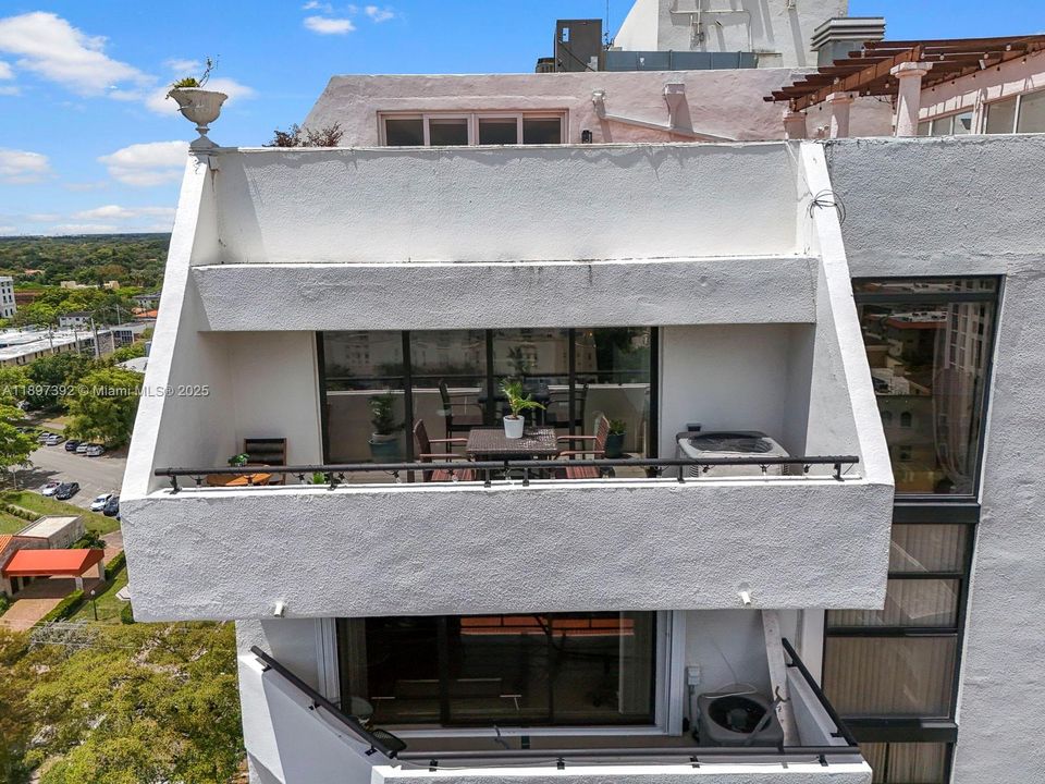 For Sale: $475,000 (2 beds, 2 baths, 960 Square Feet)