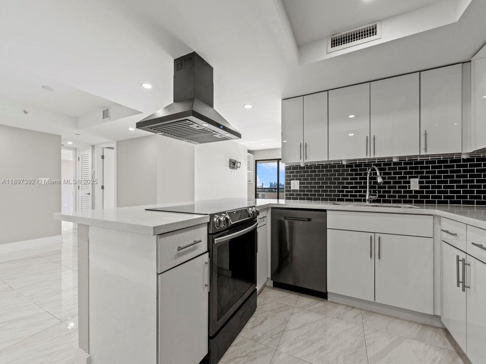 For Sale: $475,000 (2 beds, 2 baths, 960 Square Feet)