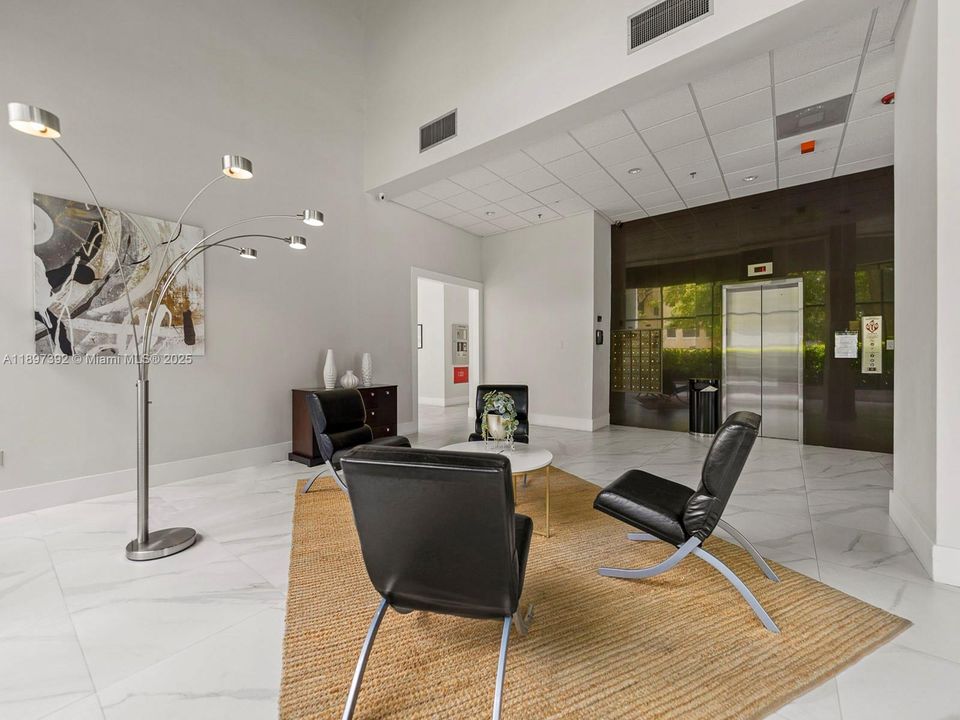 For Sale: $475,000 (2 beds, 2 baths, 960 Square Feet)