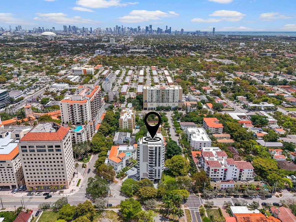 For Sale: $475,000 (2 beds, 2 baths, 960 Square Feet)