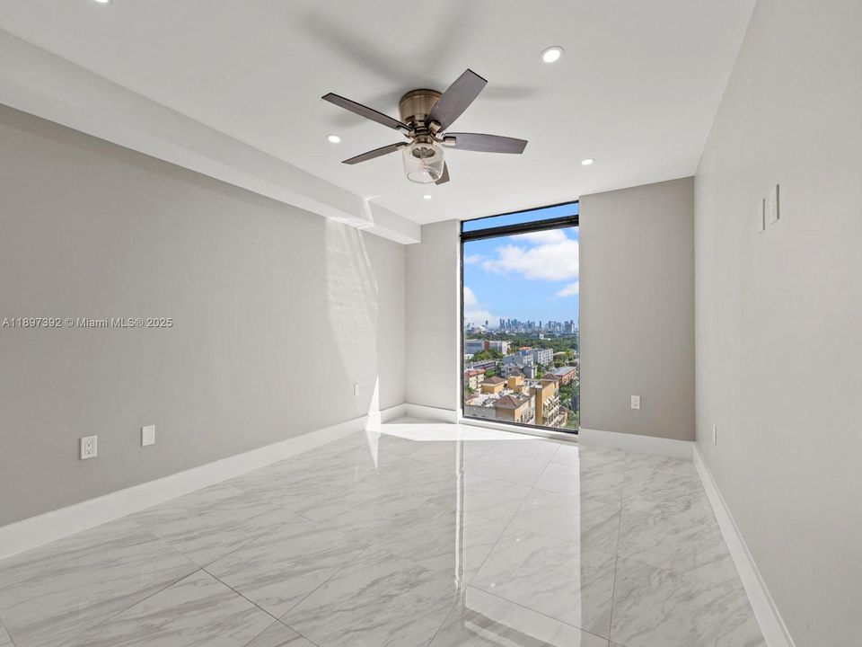 For Sale: $475,000 (2 beds, 2 baths, 960 Square Feet)