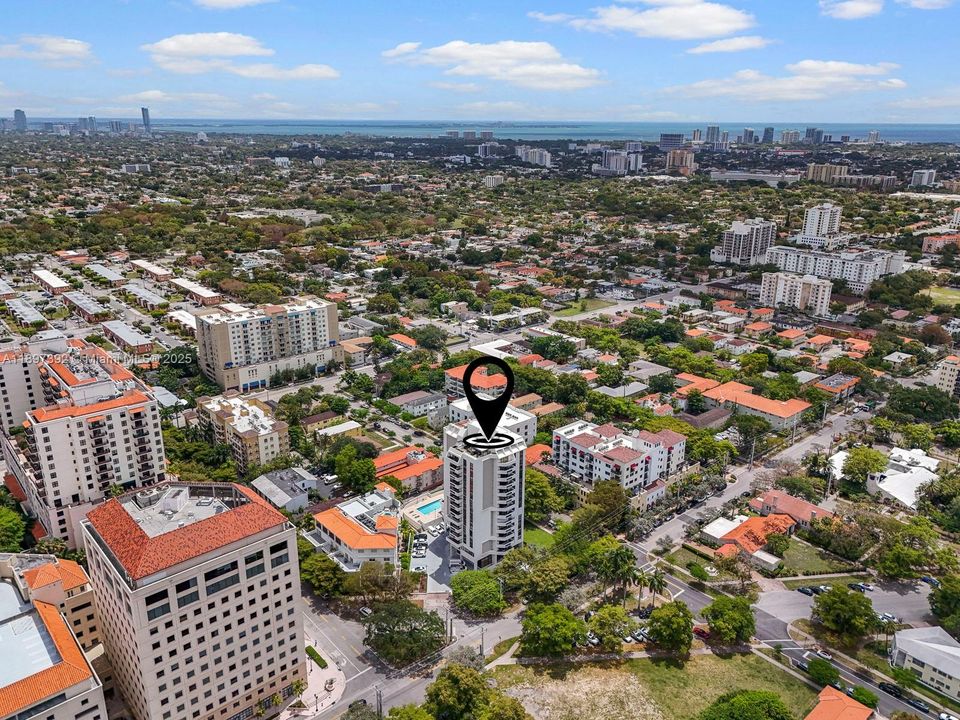 For Sale: $475,000 (2 beds, 2 baths, 960 Square Feet)