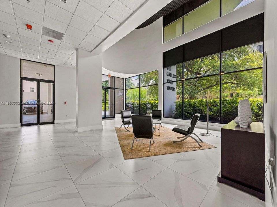 For Sale: $475,000 (2 beds, 2 baths, 960 Square Feet)