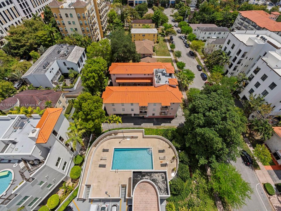 For Sale: $475,000 (2 beds, 2 baths, 960 Square Feet)