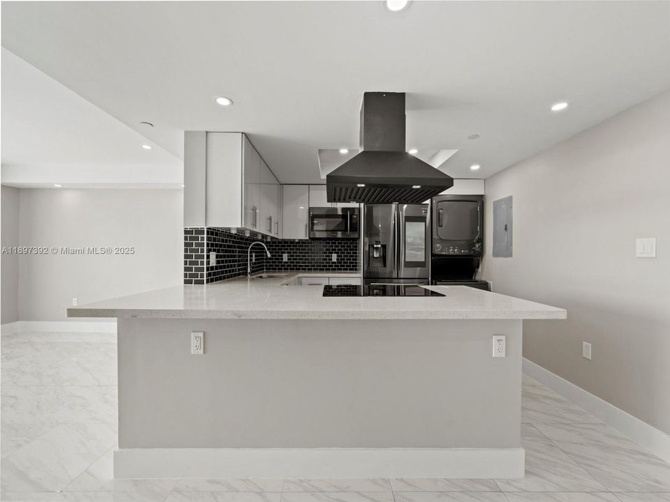 For Sale: $475,000 (2 beds, 2 baths, 960 Square Feet)