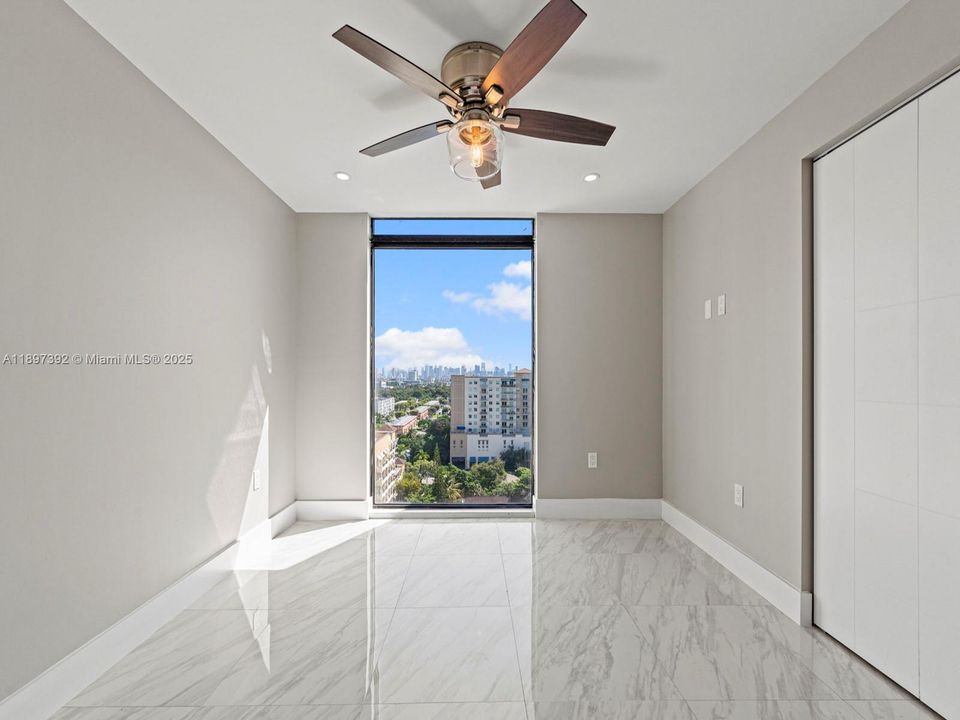 For Sale: $475,000 (2 beds, 2 baths, 960 Square Feet)