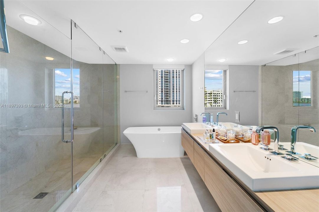 最近租的: $6,300 (2 贝兹, 2 浴室, 1675 平方英尺)