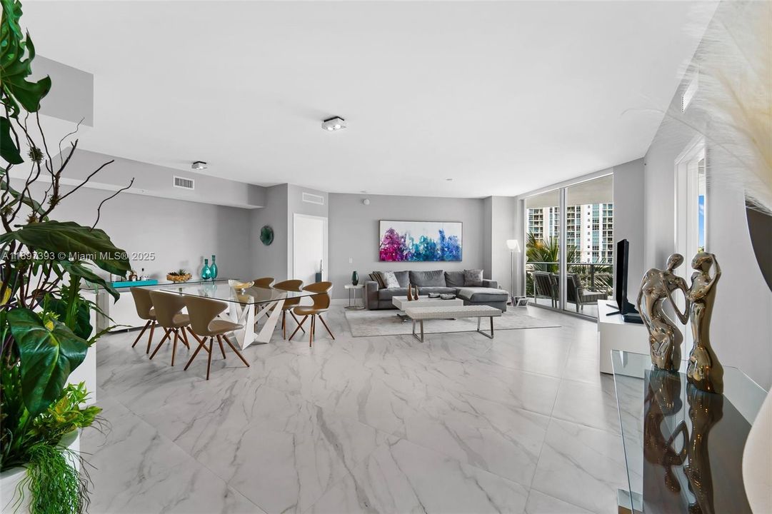 最近租的: $6,300 (2 贝兹, 2 浴室, 1675 平方英尺)