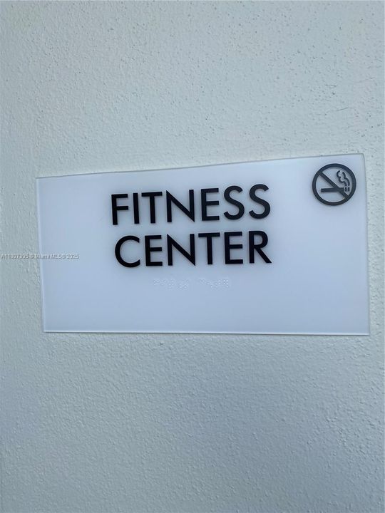 For Sale: $245,000 (1 beds, 1 baths, 408 Square Feet)