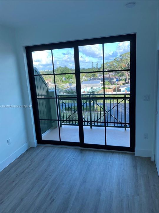 For Sale: $245,000 (1 beds, 1 baths, 408 Square Feet)