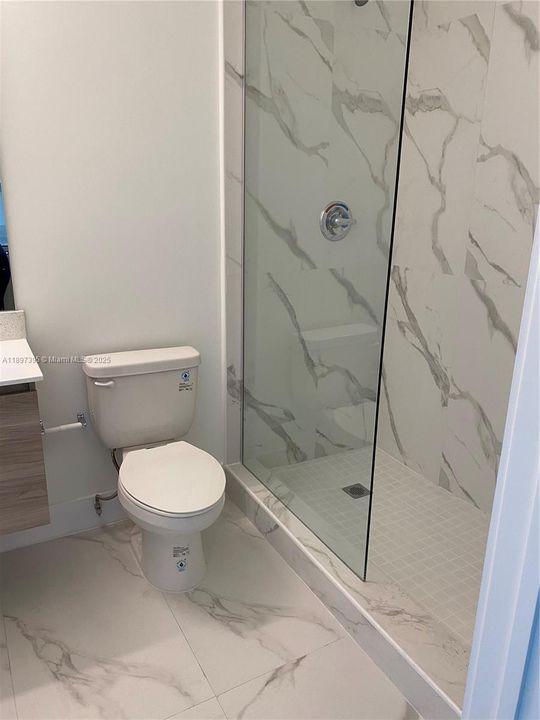 For Sale: $245,000 (1 beds, 1 baths, 408 Square Feet)