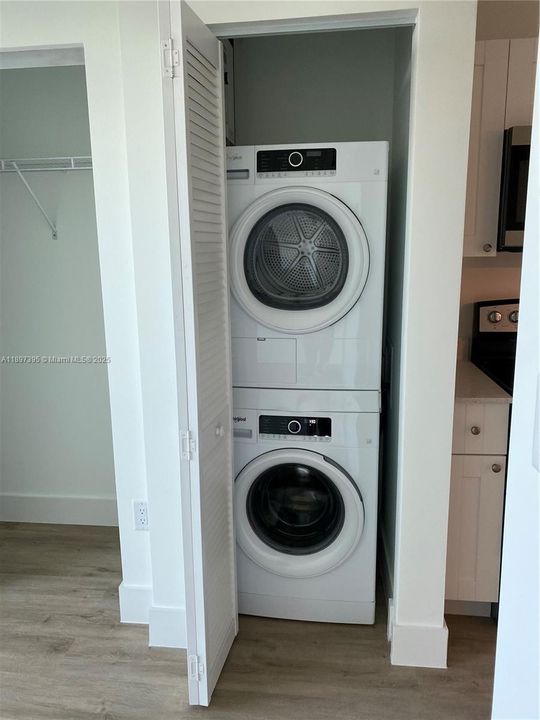 For Sale: $245,000 (1 beds, 1 baths, 408 Square Feet)