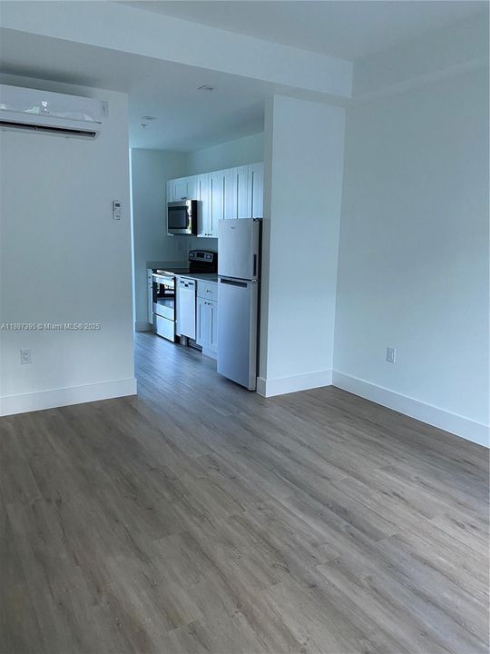 For Sale: $245,000 (1 beds, 1 baths, 408 Square Feet)