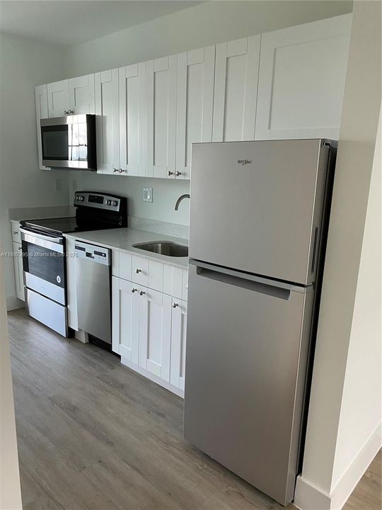 For Sale: $245,000 (1 beds, 1 baths, 408 Square Feet)