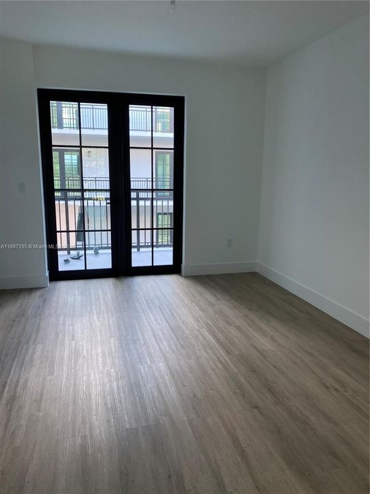 For Sale: $245,000 (1 beds, 1 baths, 408 Square Feet)