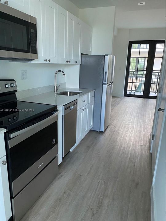 For Sale: $245,000 (1 beds, 1 baths, 408 Square Feet)