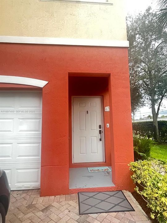 Active With Contract: $2,650 (3 beds, 2 baths, 1103 Square Feet)