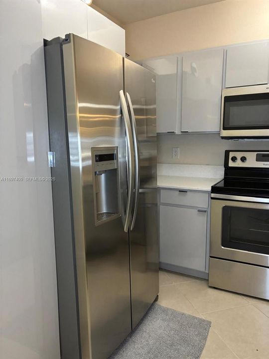 Active With Contract: $2,650 (3 beds, 2 baths, 1103 Square Feet)