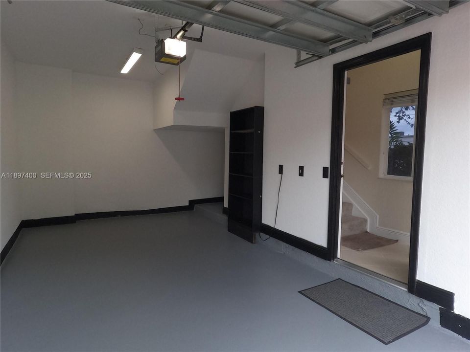 Active With Contract: $2,650 (3 beds, 2 baths, 1103 Square Feet)