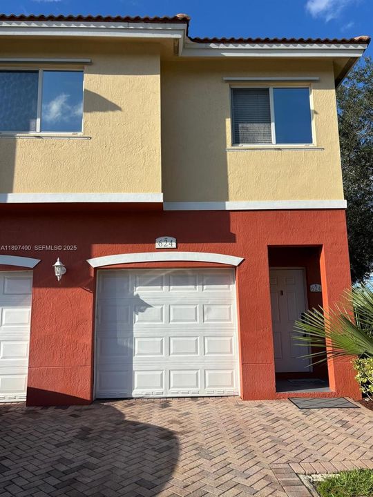 Active With Contract: $2,650 (3 beds, 2 baths, 1103 Square Feet)