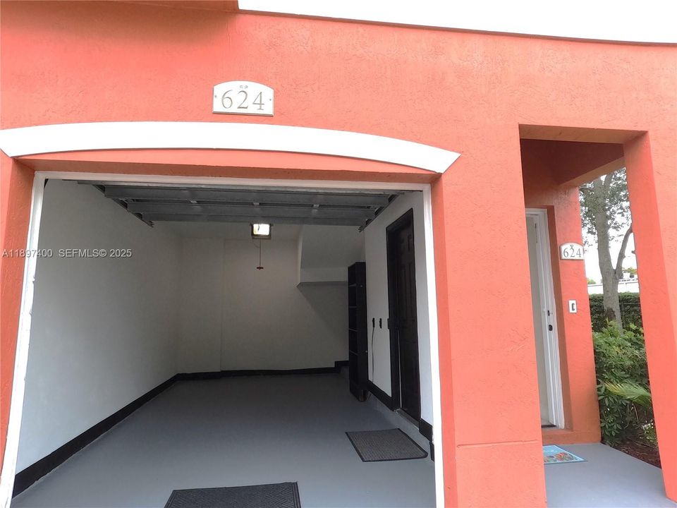 Active With Contract: $2,650 (3 beds, 2 baths, 1103 Square Feet)