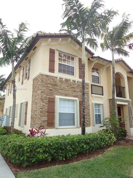 For Rent: $1,950 (3 beds, 2 baths, 1062 Square Feet)